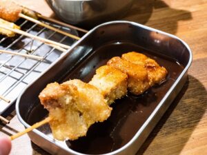 大阪といえば串カツ。団体受け入れ可能なお店もあり、社員旅行・団体旅行の昼食にもおすすめです。