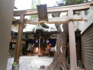 薬の問屋町である道修町にある少名彦神社は、薬の神様。社員研修などの社員旅行でいかれてみては？