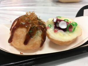 大阪なんばでは、食品サンプルづくり体験ができる施設があり、たこ焼きをつくれます。団体旅行・社員旅行でも楽しめます。