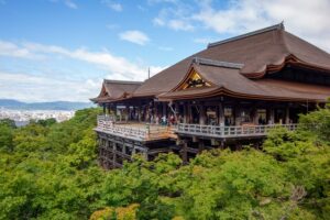 京都の清水寺は大阪とセットで観光することもできるので、団体旅行・社員旅行で行けますよ。