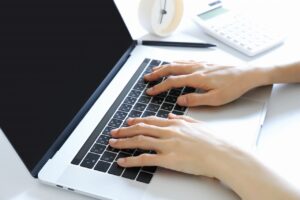 午前中にメールチェックを済ませて、時短での社員旅行が注目されています。