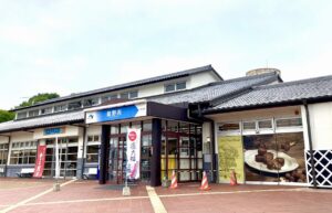 たつの市は童謡赤とんぼの作詞者の出身地で、龍野西SAにはモチーフが隠れています。団体旅行のトイレ休憩の際に探してみては？