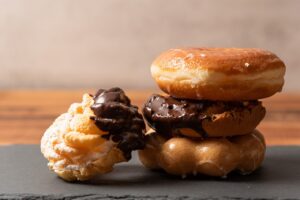 大阪府内のダスキンミュージアムでは、ドーナツの工場見学ができます。