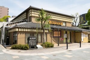 大阪市北区にある天満天神繫昌亭は、上方落語の寄席です。団体旅行・社員旅行でも人気です。