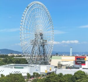 大阪のエキスポシティは、万博記念公園に隣接。団体旅行・社員旅行で買い物や昼食に行かれる方もいらっしゃいます。