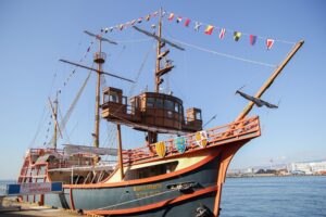 サンタマリア号は、大阪市の天保山にあり、団体旅行でも楽しめます。