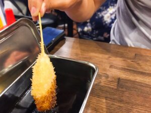 大阪といえば串カツ。団体受け入れ可能なお店もあり、社員旅行・団体旅行の昼食にもおすすめです。