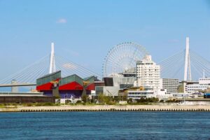 大阪市の天保山には、海遊館があり、ジンベイザメが見どころポイント。団体旅行・社員旅行でも人気です。