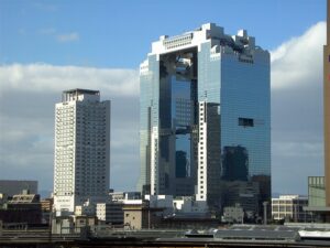 大阪市の梅田スカイビルには、空中庭園があり、社員旅行・団体旅行でも人気です。