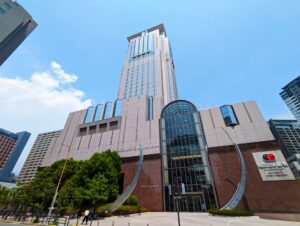 大阪市の梅田芸術劇場は、宝塚歌劇など舞台鑑賞ができます。団体旅行・社員旅行でも人気です。