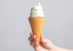 貸切バスの団体旅行のSA休憩のおやつの定番。