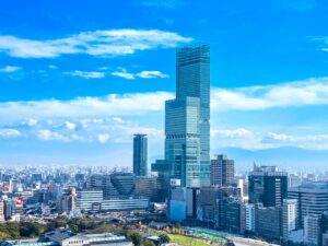 大阪の天王寺エリアにあるあべのハルカスは、展望台や美術館、レストランがあり、団体旅行でも立ち寄ることのある観光スポットです。