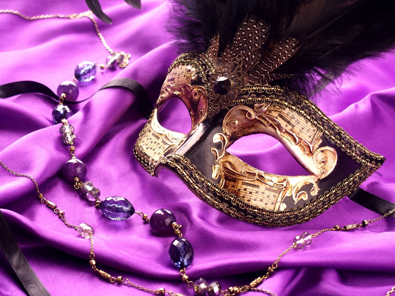 大阪の花・OSK日本歌劇団を団体旅行で満喫!華やかなレビューとホテルビュッフェを楽しむ贅沢なプラン