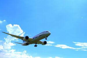 関西国際空港空港の展望台、伊丹空港の展望台からは間近に飛行機の離着陸を楽しむことができます。団体旅行・社員旅行でも立ち寄り可能です。